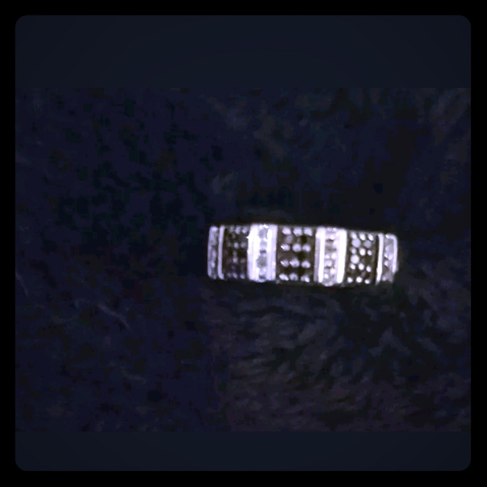 Vintage sterling silver black and white ring